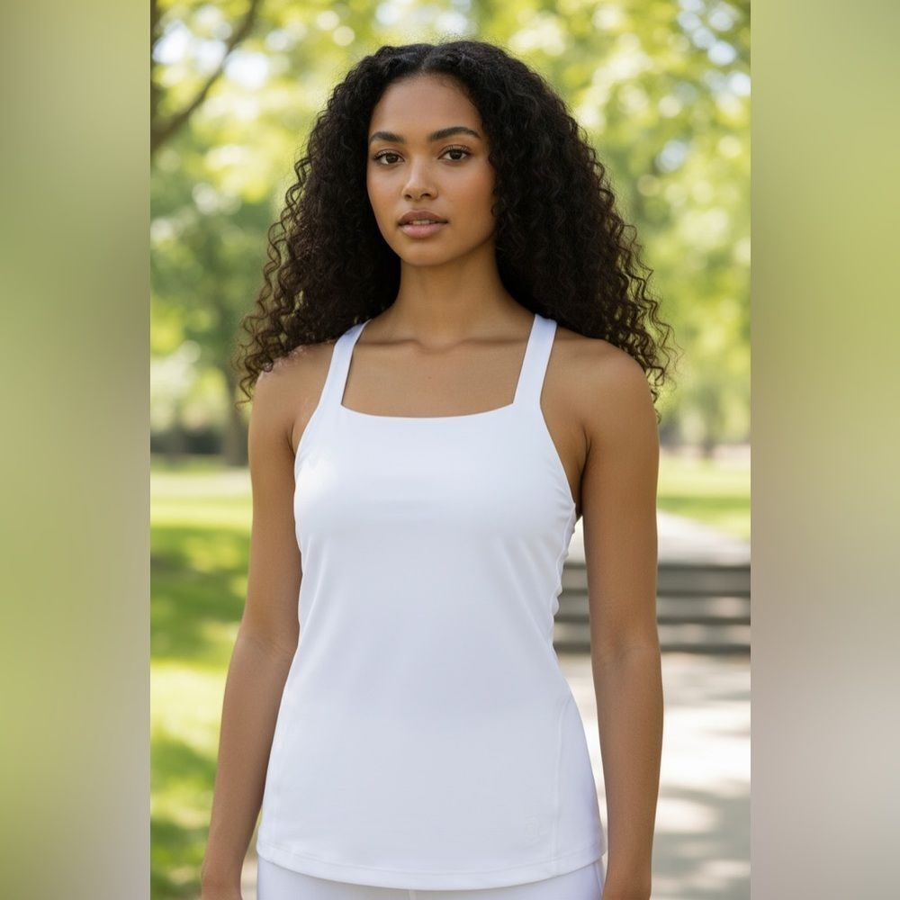 NWT BOAST Women’s White Tank Top Shelf Bra Athletic Workout - Size Medium